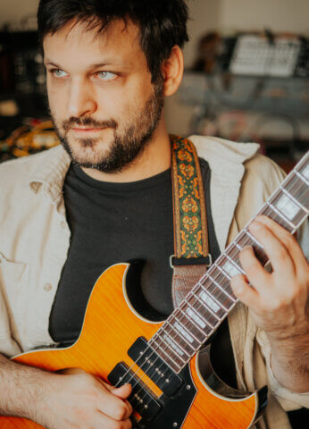 Derek Smith, Guitar, piano, bass, ukulele and violin teacher at Center Stage